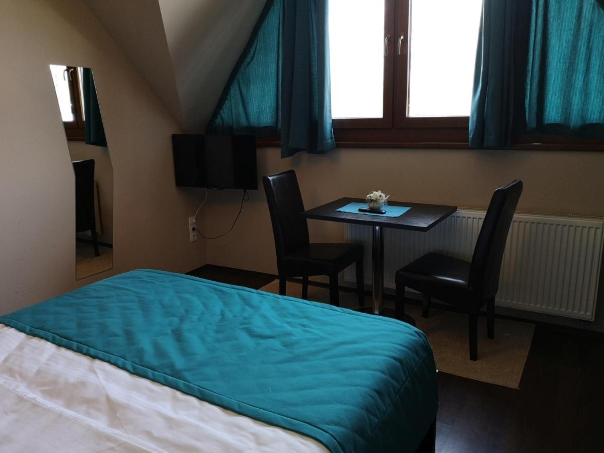 Parton Hotel & Bowling Tiszakécske Eksteriør billede