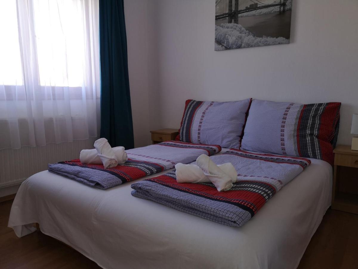 Parton Hotel & Bowling Tiszakécske Eksteriør billede