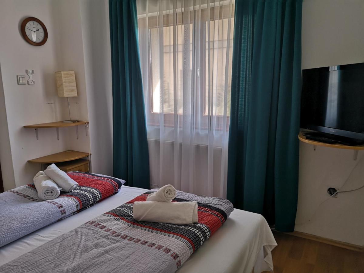 Parton Hotel & Bowling Tiszakécske Eksteriør billede