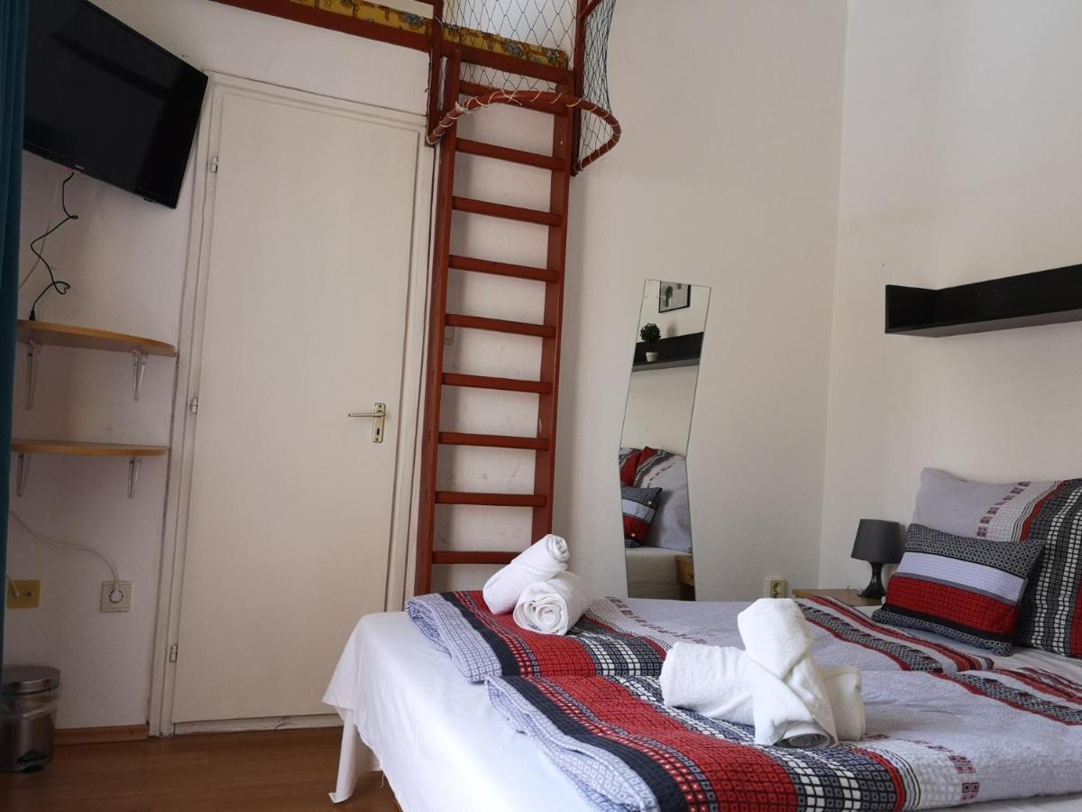Parton Hotel & Bowling Tiszakécske Eksteriør billede