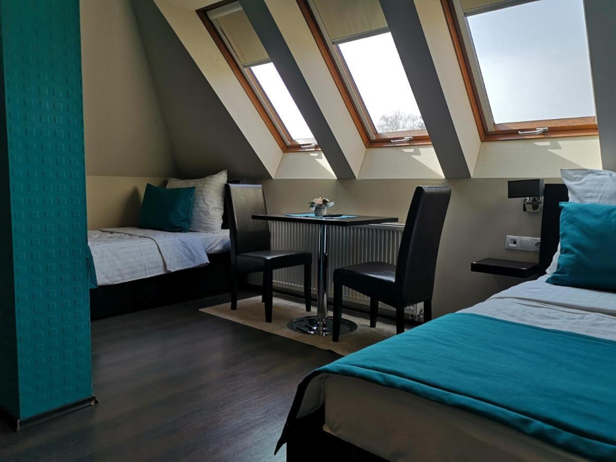 Parton Hotel & Bowling Tiszakécske Eksteriør billede