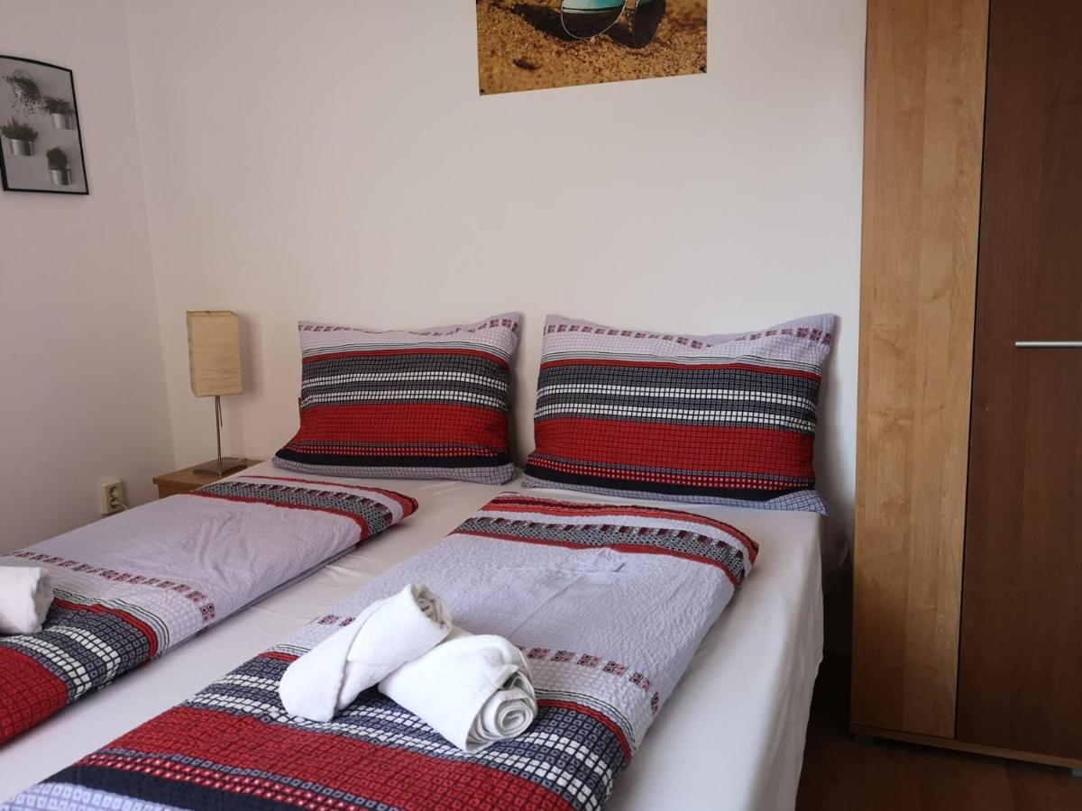 Parton Hotel & Bowling Tiszakécske Eksteriør billede