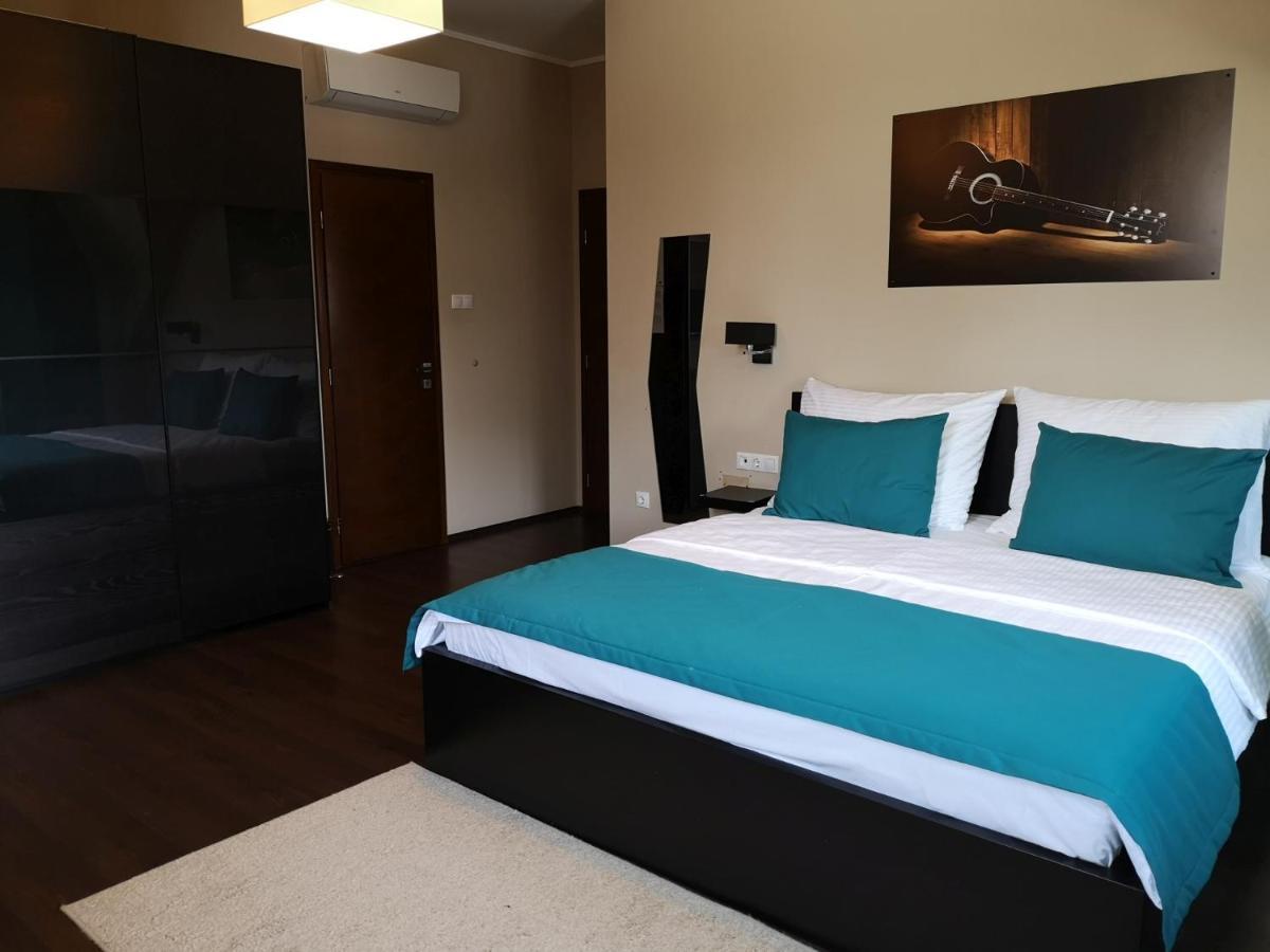 Parton Hotel & Bowling Tiszakécske Eksteriør billede