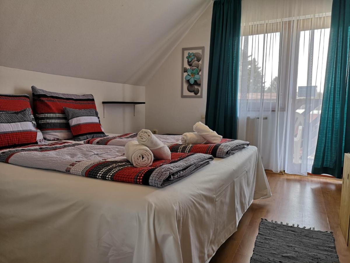 Parton Hotel & Bowling Tiszakécske Eksteriør billede