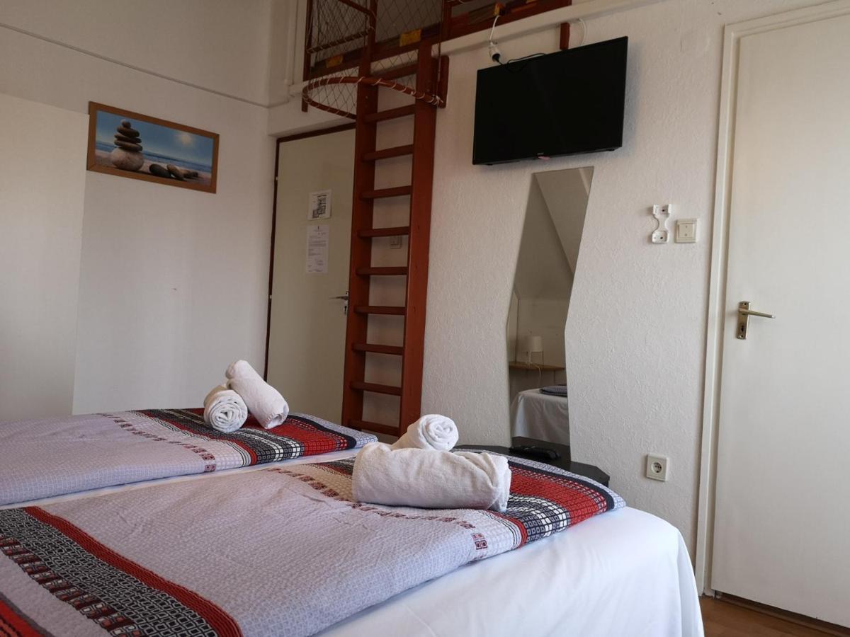 Parton Hotel & Bowling Tiszakécske Eksteriør billede