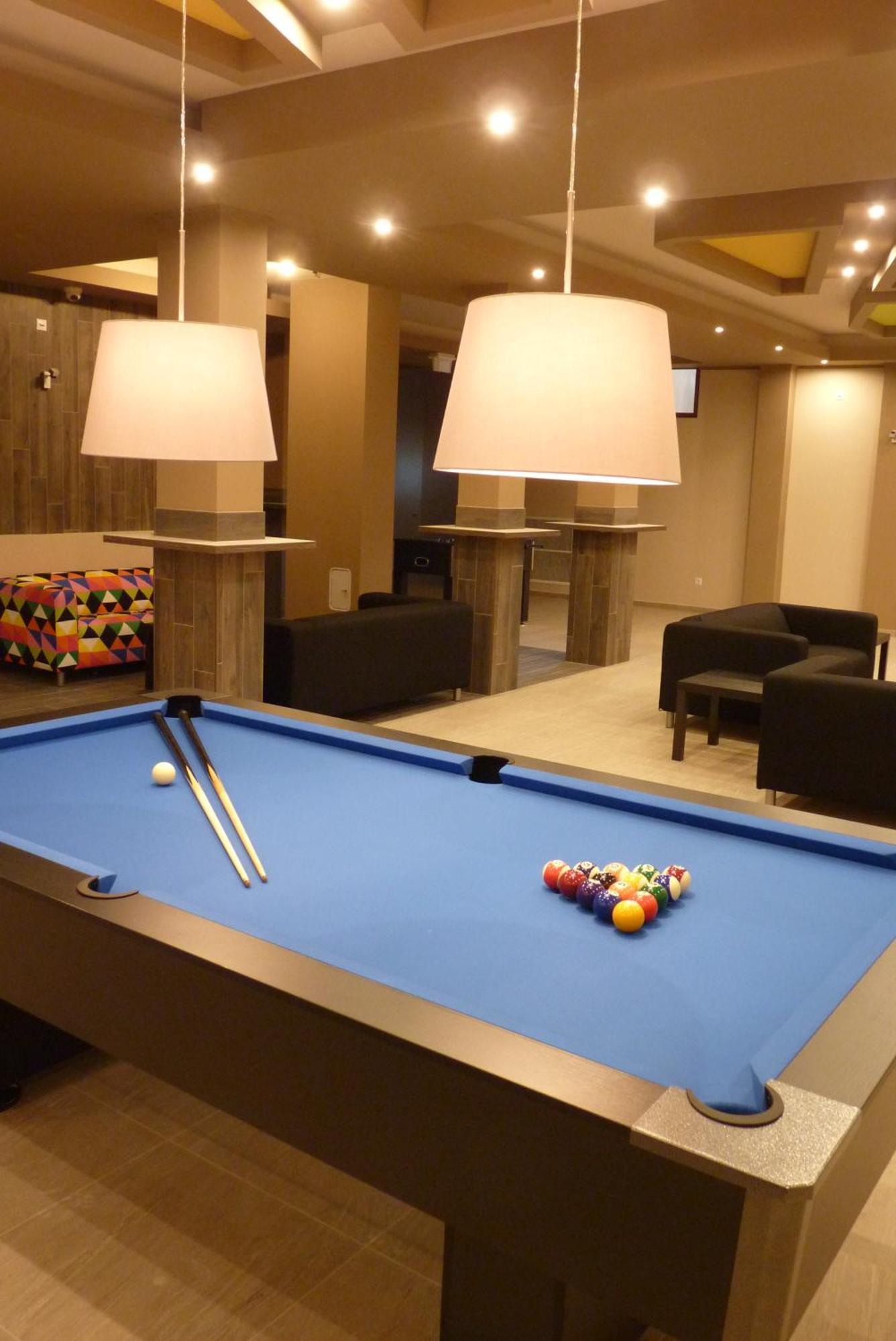 Parton Hotel & Bowling Tiszakécske Eksteriør billede